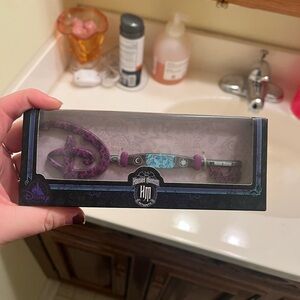 Disneys haunted mansion key